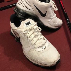 Men’s Nike tennis shoes